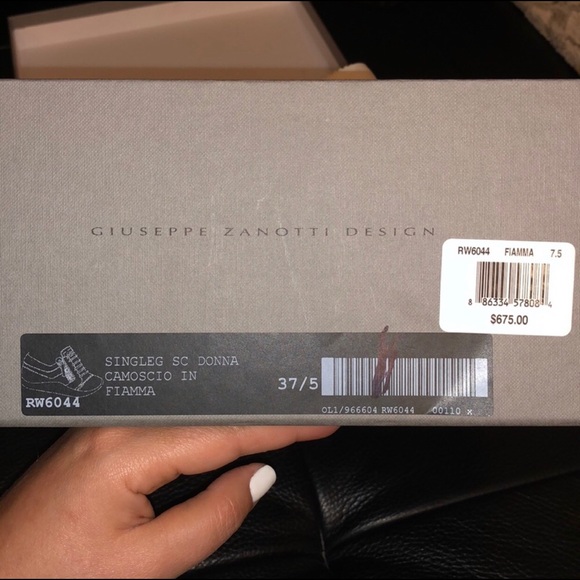 Authentic Giuseppe Zanotti size 37.5 - Picture 4 of 7